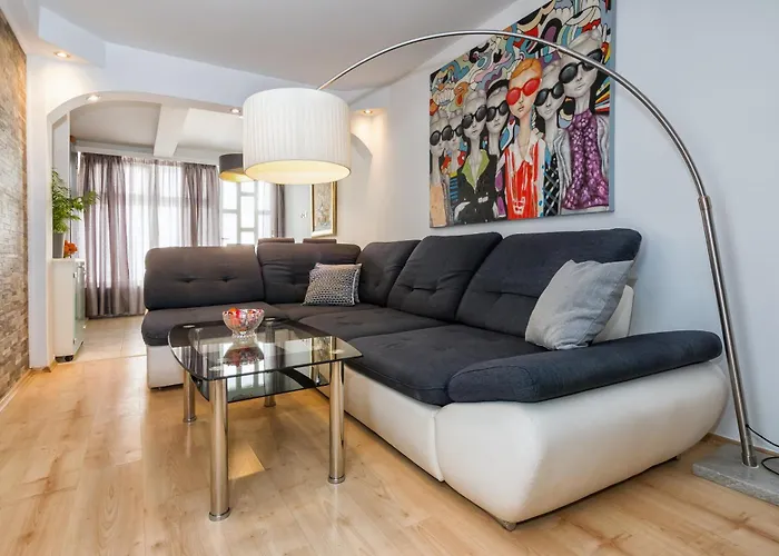 Relaxing 2Bd Apartment, Ground Floor - Walk To Old Town Split