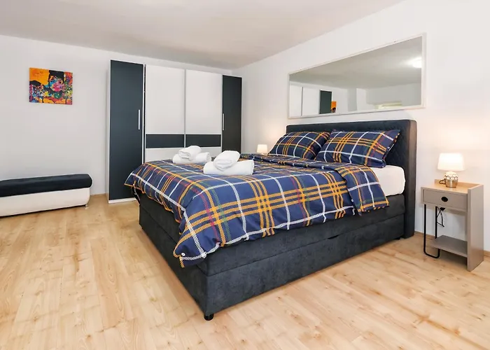 Relaxing 2Bd Apartment, Ground Floor - Walk To Old Town Split