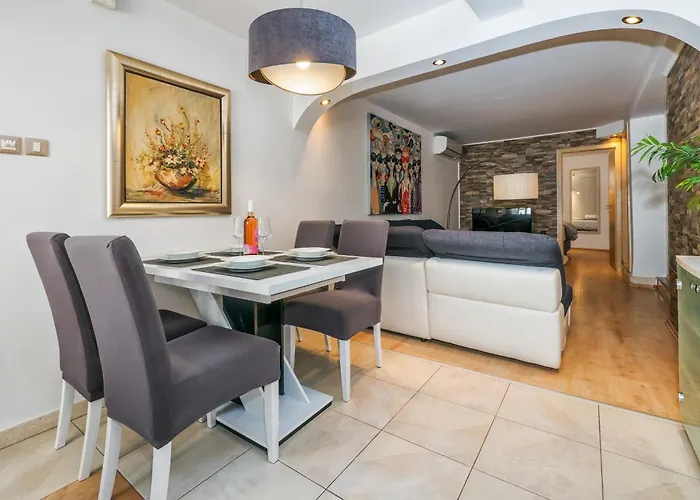 Relaxing 2Bd Apartment, Ground Floor - Walk To Old Town Split