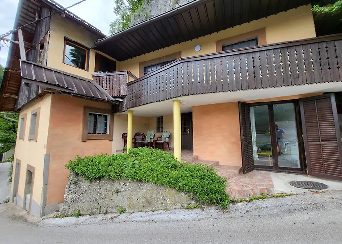 Under Rock Guesthouse Bled