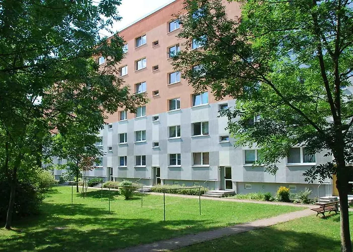 3-Raum-Ferienwohnung mit Balkon, Straßenbahnlinie 5 fußläufig erreichbar, WLAN Chemnitz