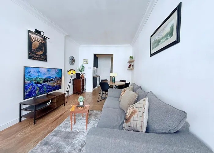 Spacious Heritage Flat London