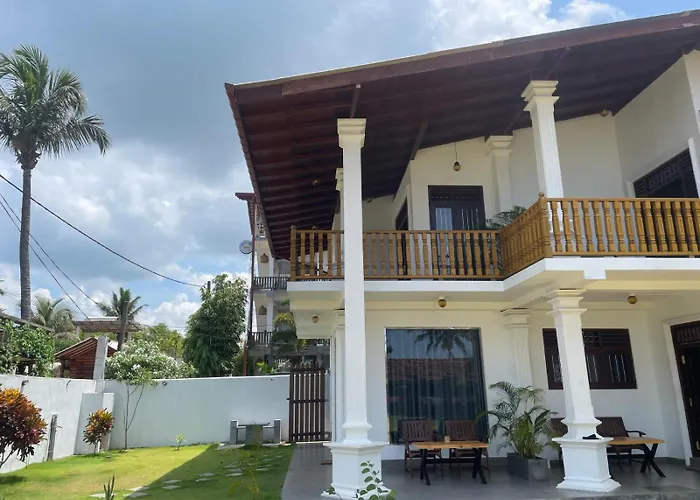 Surfing Bay Beach House Weligama
