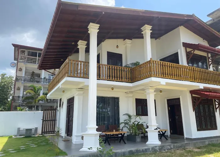 Surfing Bay Beach House Weligama