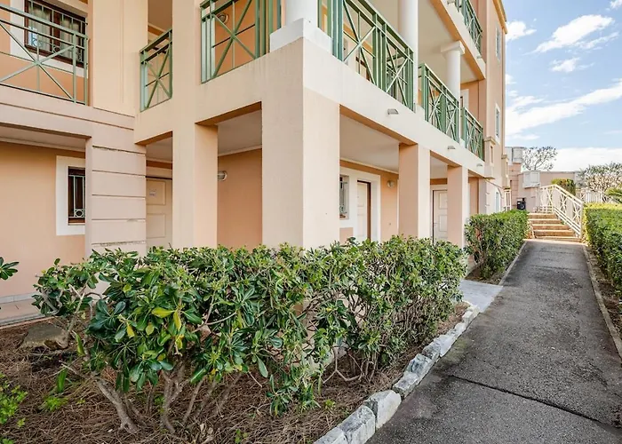 Apartment With Garden, Pool, Sea View And Parking Cannes