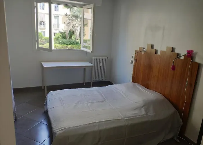 3 Pieces 67M2 Centre Ville Tres Lumineux Et Calme Nizza
