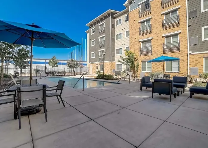 Simplicity 1306 I Comfy & Modern 2Bd Apt! San Antonio