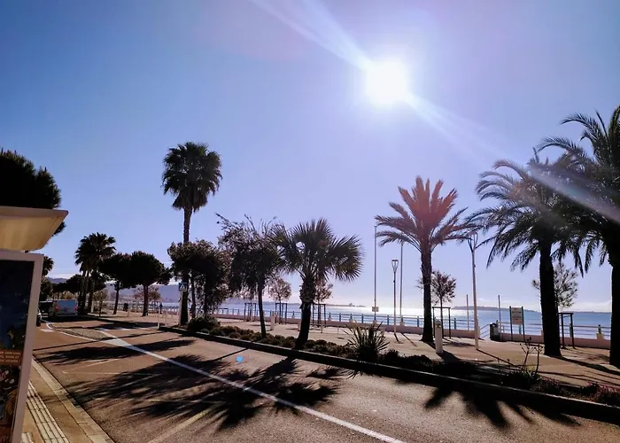 Studio Avec Terrasse Dans Residence En Face De La Mer Et Parking Privatif- Cannes Midi