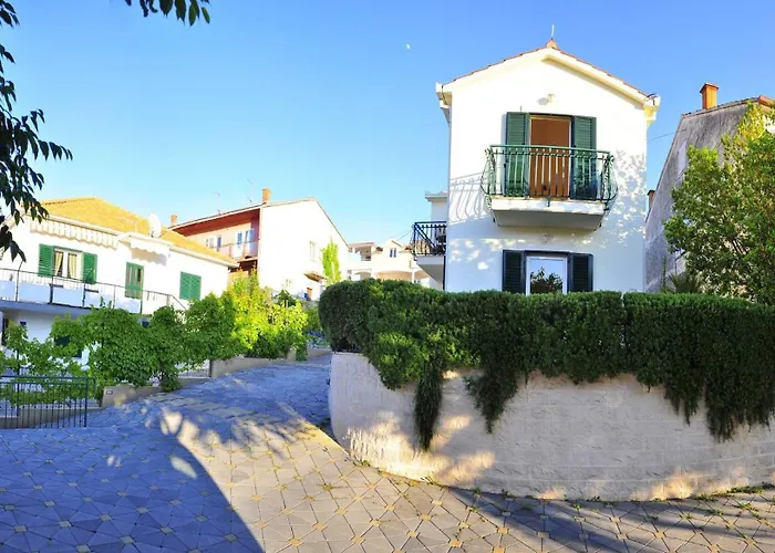 Cosy Suite With Garden Terrace Trogir