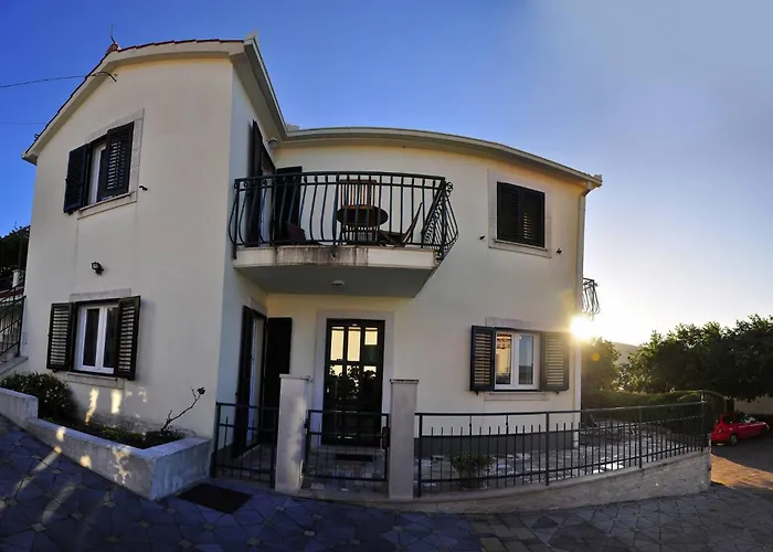 Cosy Suite With Garden Terrace Trogir