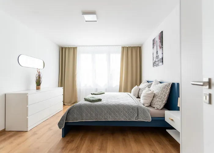 Apartment Tix - 75M2, Ac, Parking, 3 Min Europa Sc Banská Bystrica