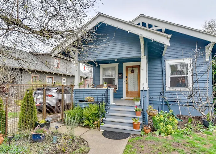 Vintage Bungalow With Porch In Sellwood Portland