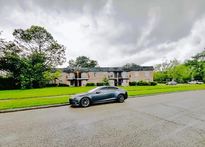 Urban Affordable Staycation Houston
