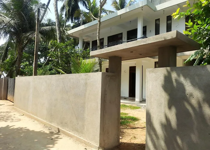 Turtle Point Homestay Sea View - Ac, Bb, Fast Wi-Fi Dikwella