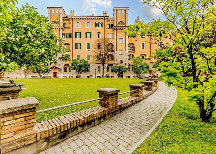 Wonderful Garden At Colosseo Rom