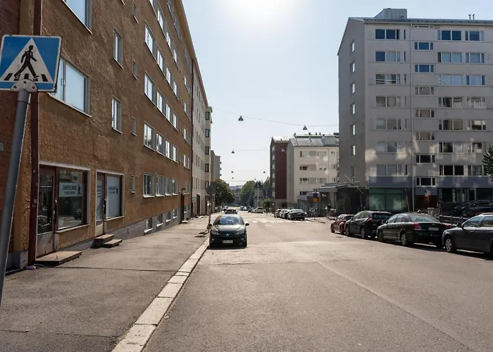 Bright, Lush And Comfortable Apartment In Kallio Helsinki