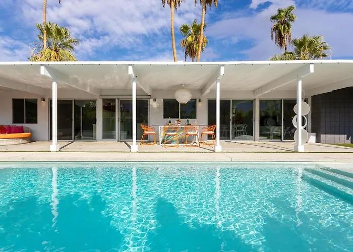 As Seen On Hgtv Desert Flippers The Pink Door Palm Springs