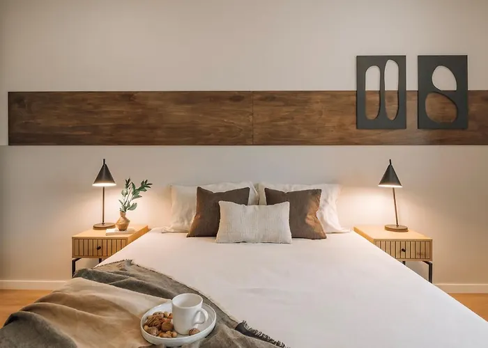 Ofir - 2 Bedrooms And Office In Alvalade Lissabon