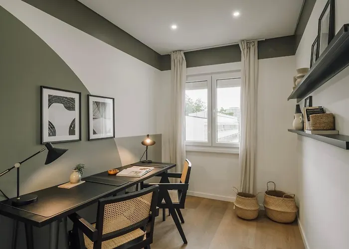 Harlem - 2 Bedrooms & Office In Alvalade Lissabon