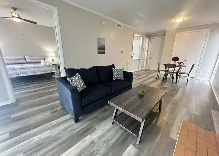Experience Comfort And Style In Houstons Bay Area