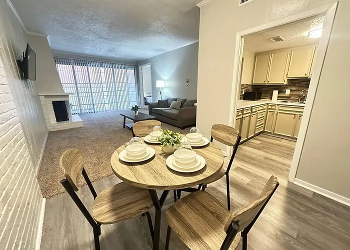 Relaxing Bay Area Stay Near Houston Attractions