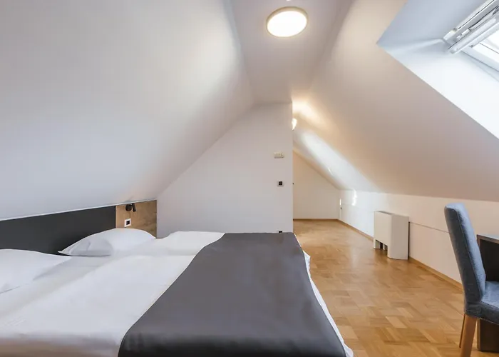 Toeroek Rooms, Bistro & Wellness Lesce 