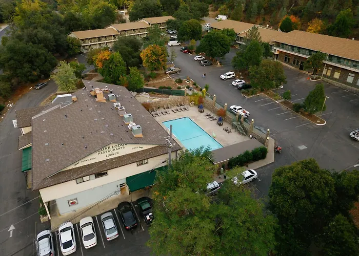 Cedar Lodge El Portal