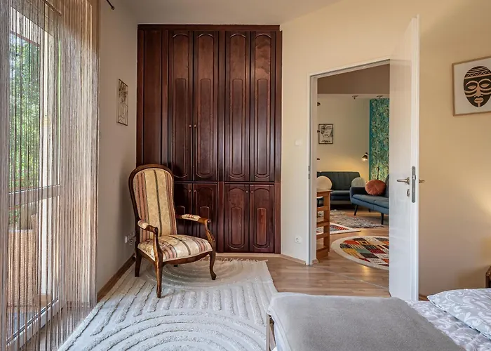 Kiraly Csaladi Apartman- Royal Family Apartment #Freegarage Budapest