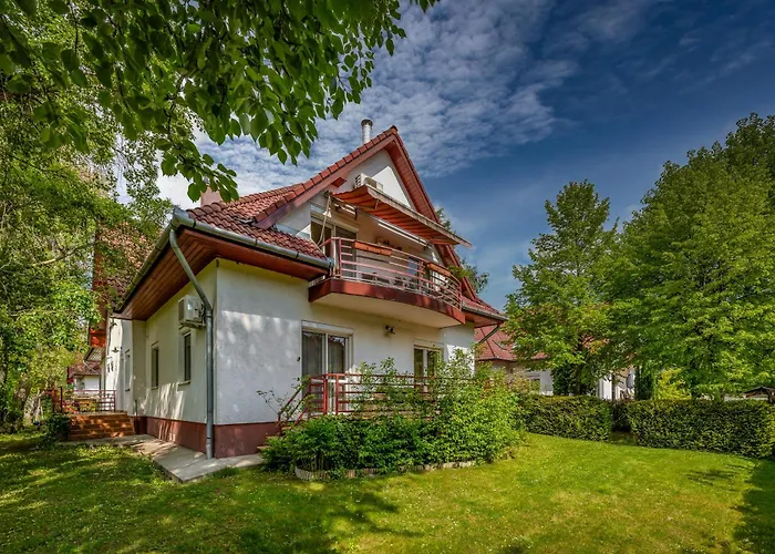 Kiraly Csaladi Apartman- Royal Family Apartment #Freegarage Budapest