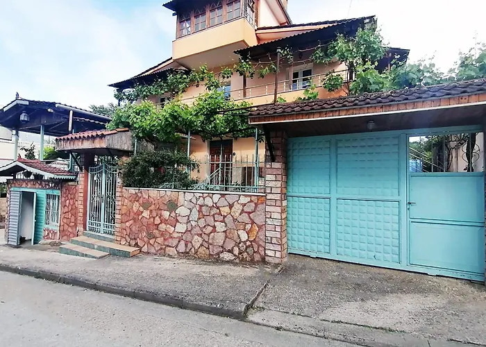 Margarita - Entire House With 4 Bedrooms And Free Parking Gjirokastër