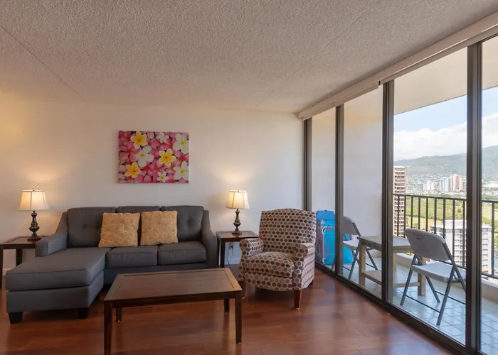 Waikiki Banyan Condo With Mountain Views Near Waikiki Beach, Free Parking Honolulu