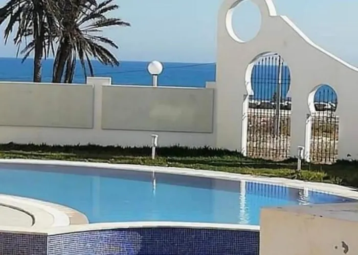 Hergla Diamant Bleu Nadine Harqalah