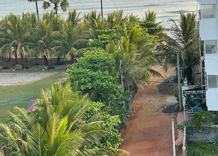Aussie Bed And Breakie! Trincomalee