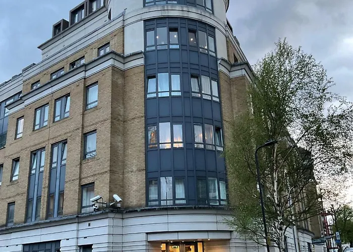2 Bedroom Apartment With Security 24 Hours London