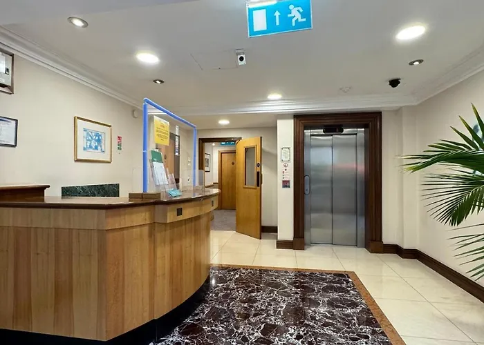 2 Bedroom Apartment With Security 24 Hours London