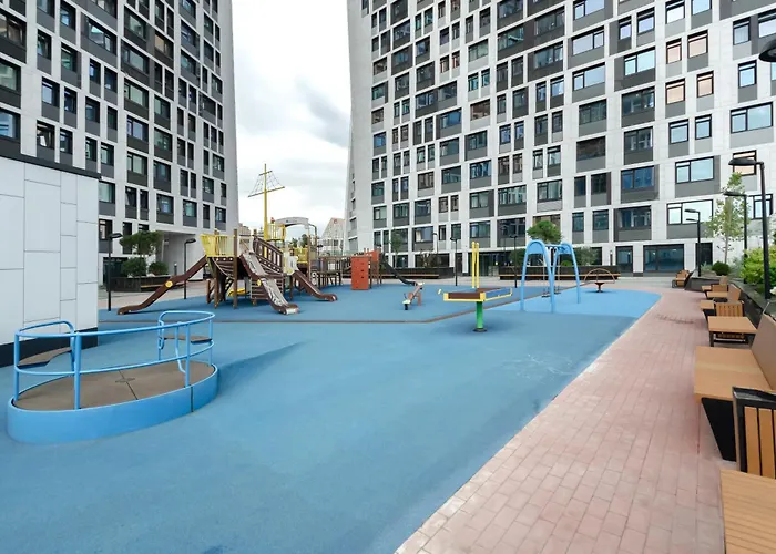 7-13 Manhattan, Beresteiskyi 11, Kyiv, Politekh Metro Nearby, Stunning City View, 15 Kw Backup Power, Petrovdom Apartment