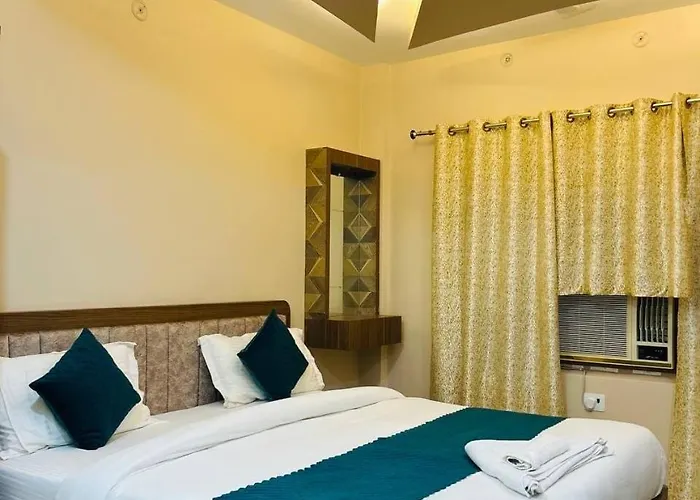 Hotel The Pushparaj Varanasi