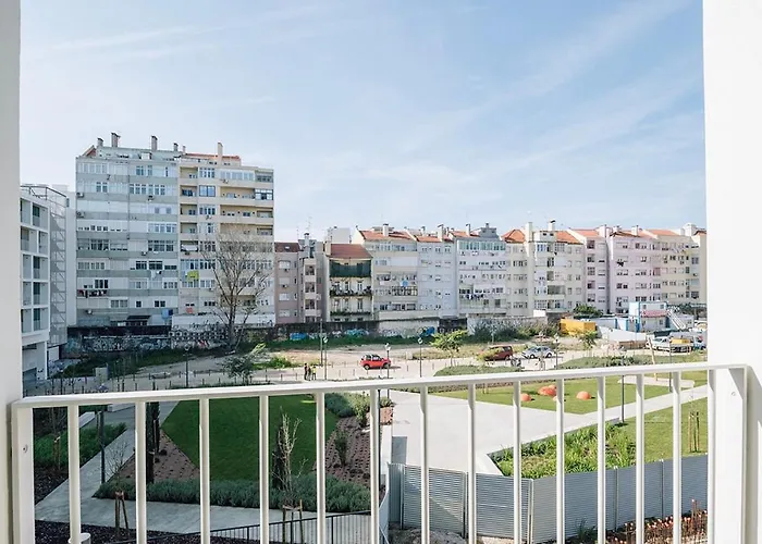 Almeirim - 2 Bedroom And Balcony In Areeiro Lissabon