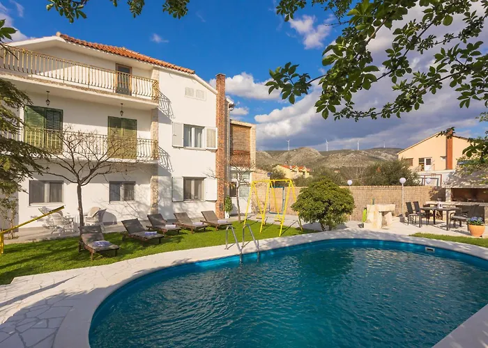 3 Bedroom Lovely Apartment In Šibenik