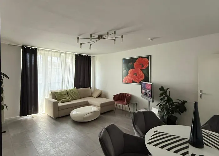 Attractive Flat Near Charlottenburg & City Center Berlin