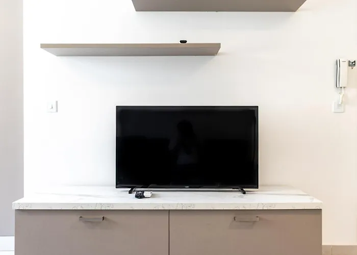Spacious & Bright Apartment In Sliema Near Shops And Sea
