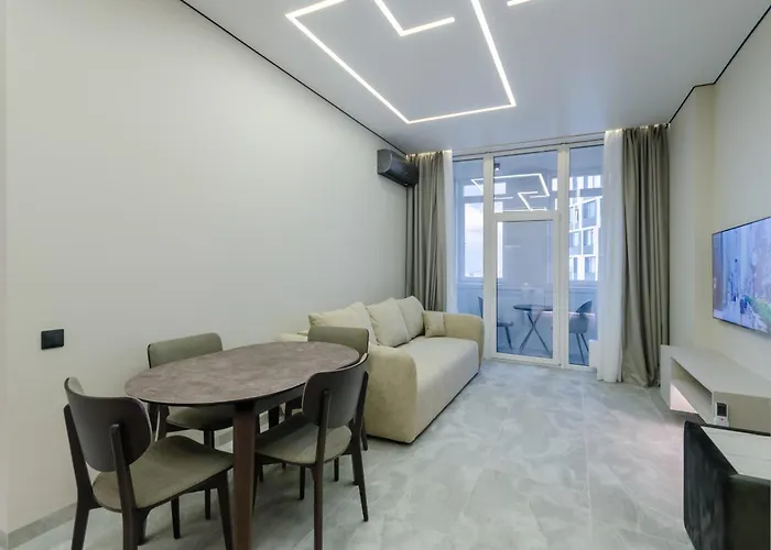 33-414 Manhattan, Beresteiskyi 11, Kyiv, Politekh Metro Nearby, Fantastic City View, 15 Kw Backup Power, Petrovdom Apartment