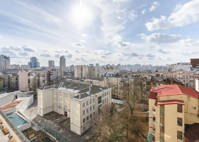 Ддд! 7-180 Yaroslaviv Grad, Bulvarno Kudriavska 17, Kyiv Centre, Golden Gate Metro Nearby, Fantastic City View, 15 Kw Backup Power, Petrovdom Apartment