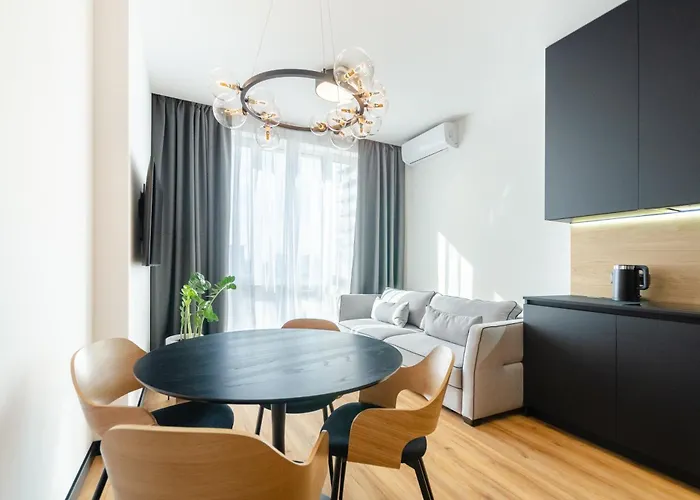 Ддд! 7-180 Yaroslaviv Grad, Bulvarno Kudriavska 17, Kyiv Centre, Golden Gate Metro Nearby, Fantastic City View, 15 Kw Backup Power, Petrovdom Apartment