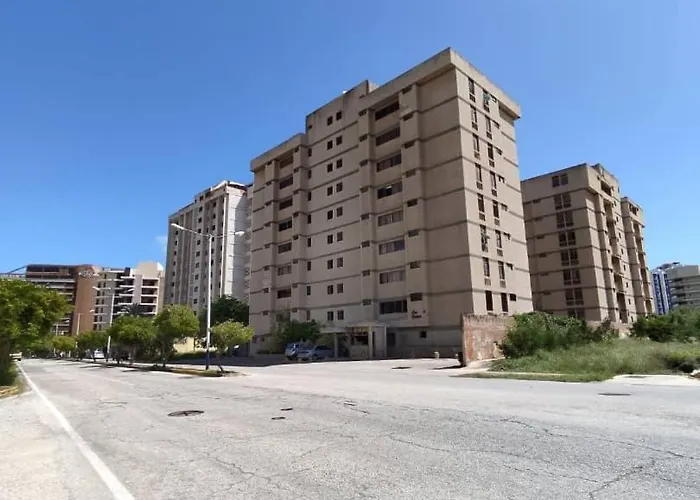 Apartamento En Edificio Los Sauces, Costa Azul Porlamar