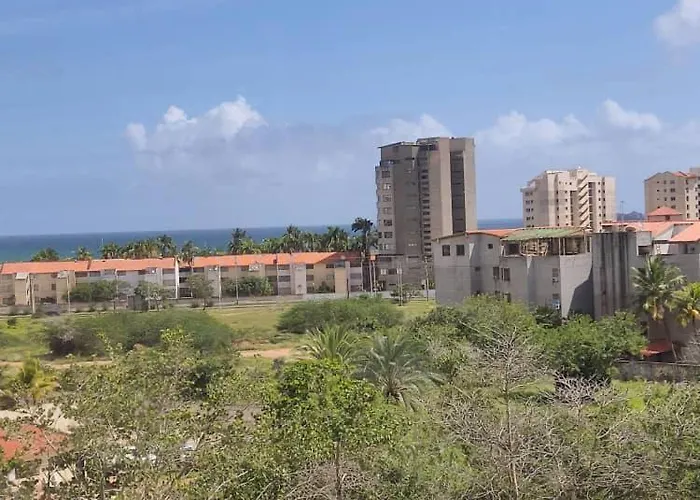 Apartamento En Edificio Los Sauces, Costa Azul Porlamar