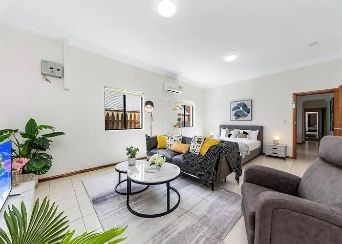 Cheerful Two Bedroom House Sydney