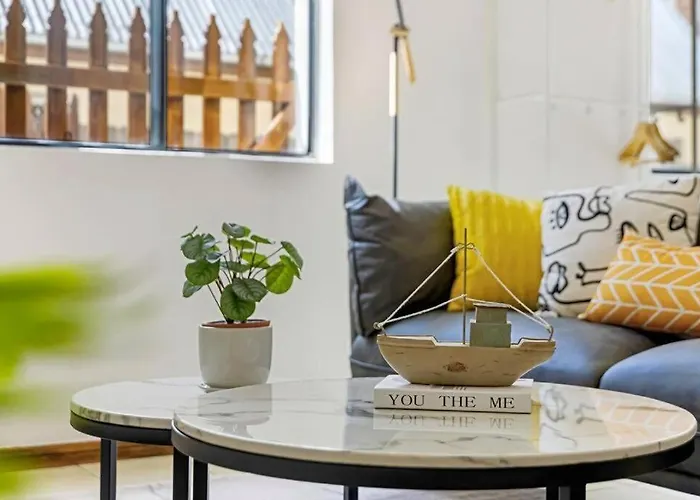Cheerful Two Bedroom House Sydney