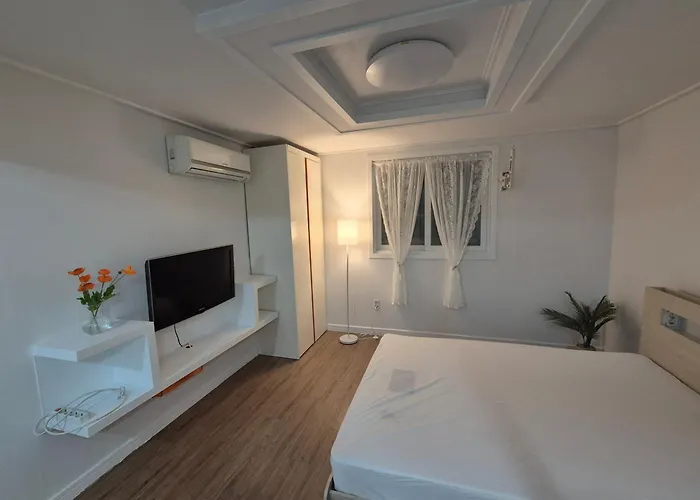 Small And Pretty House Near Busan Station, Pet-Friendly, Suitable For 2 People