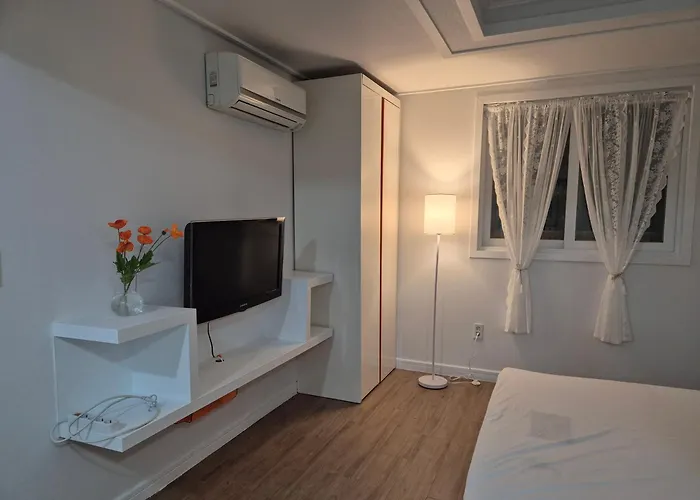 Small And Pretty House Near Busan Station, Pet-Friendly, Suitable For 2 People